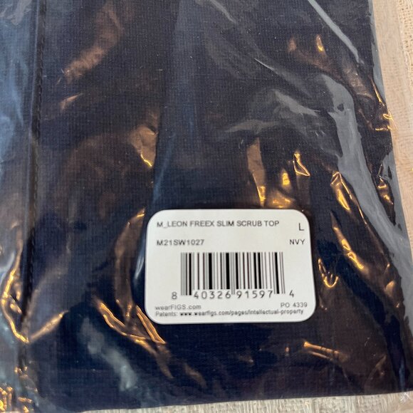 **NEW IN BAG, with tags** FIGS LARGE Chisec Three-Pocket Scrub Top in NAVY - Picture 6 of 7
